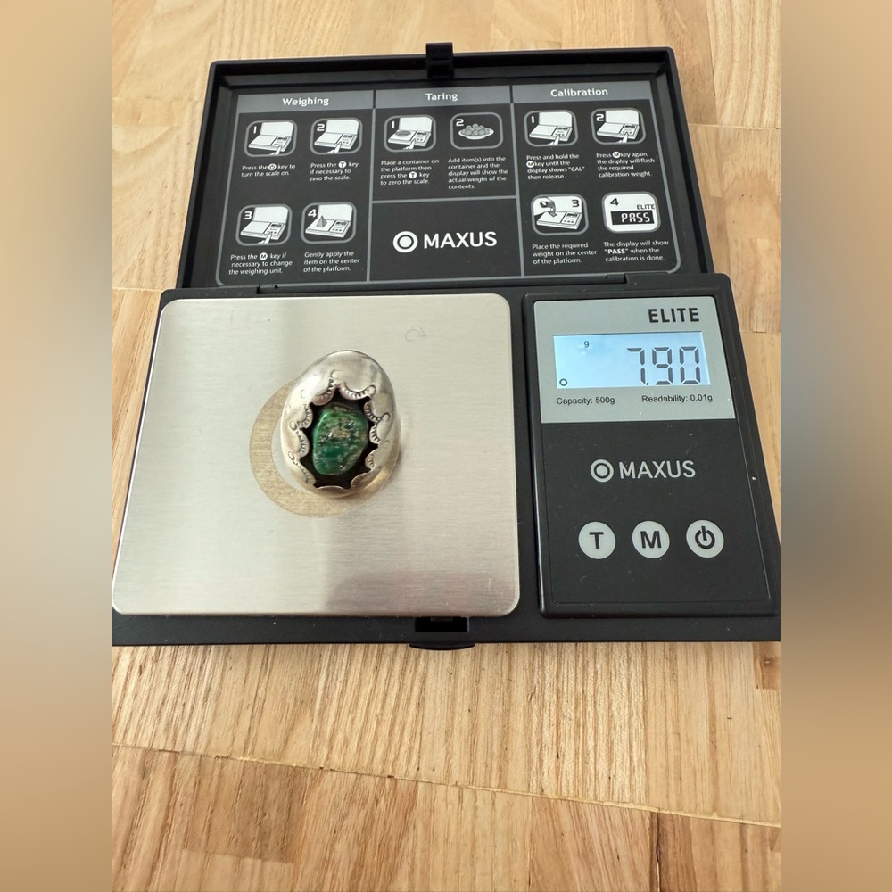 Vintage southwestern silver stamped oval ring with green stone - Picture 9 of 11